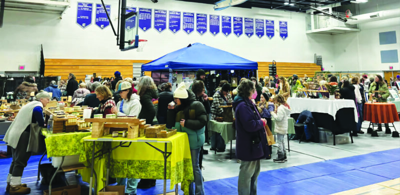 Poor Artists ... Big Crowd